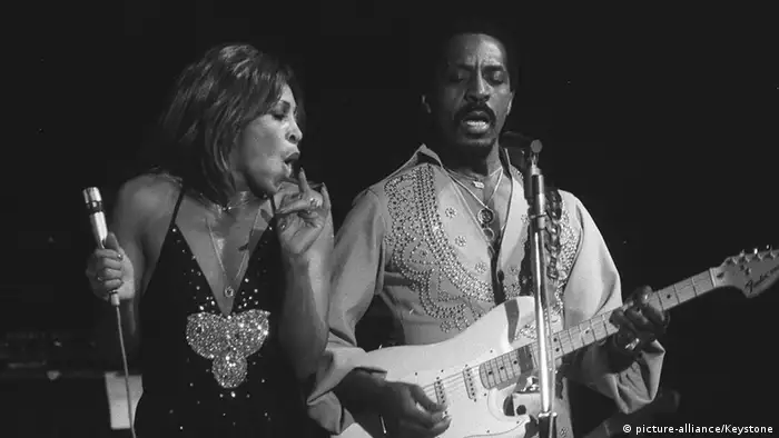 Tina Turner and Ike Turner singing together on stage