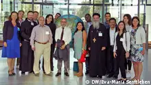 Vier Religionen, eine Welt. Vertreter von Bahaitum, Judentum, Islam und Christentum beim Medientraining in Bonn.