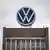 Логотип VW на его главном офисе в Вольфсбурге