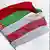 Красно-зеленый и бело-красно-белый флаги на одном древке