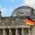 Bildergalerie Regierungsviertel | Deutsche Fahne ist aufgezogen vor dem Reichstagsgebäude