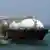 Katar'ın Ras Laffan sanayi bölgesinde bir LNG tankeri