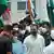 Indien - Kongressleiter marschieren zu Gandhi Samriti