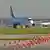 Samolot Embraer 190 na lotnisku we Frankfurcie
