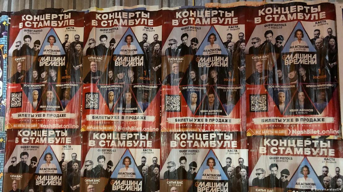 Kadıköy'de Rusça konser afişleri görmek mümkün