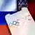 Эмблема МОК на фоне флагов РФ и РБ