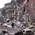 Hatay'da bir kişi, depremlerde yıkılan binaların enkazı üstünde yürüyor - (11.02.2023)