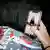فتاة تتصفح فيديوهات على تطبيق تيك توك - صورة بتاريخ 28 فبراير 2023