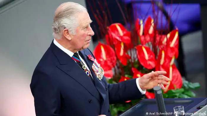 查理三世国王这次访问德国时还将前往联邦议院。2020年11月，他曾在那里为德国国殇日发表了一次演讲，全程用德语。不过当时几乎没有人在现场，那时的新冠病毒大流行病使得会议厅无法容纳很多人。这次查尔斯会看到不同的情景。