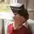 Dečak sa VR-naočarima: virtuelni svet fascinira čak i najmlađe