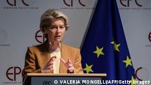 Ursula von der Leyen, presidenta de la Comisión Europea, en una ponencia. 