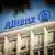 Логотип страховой компании Allianz на офисном здании 