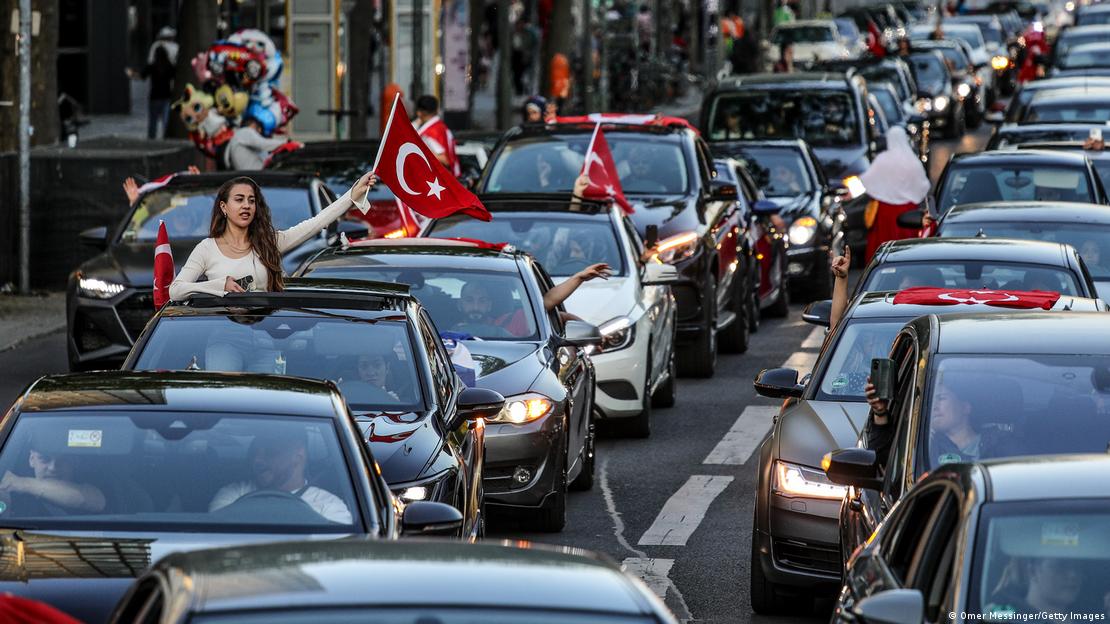 Almanya'daki Erdoğan taraftarlarının kutlamalarında sadece Münih'te kayda geçen 94 trafik ihlali olduğu bildirildi. 