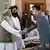 اس سال ستمبر میں کابل میں تعینات نئے چینی سفیر طالبان حکومت کے وزیر اعظم محمد حسن اخوند سے ہاتھ ملاتے ہوئے