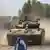 Gazze Şeridi'ne tankla ilerleyen İsrail askeri