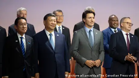 阿尔巴尼斯在印尼举行的G20峰会上与中国国家主席习近平举行场边会晤