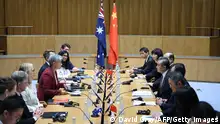 北京正在运用经济利益之杠杆，试图让澳大利亚采取更为友好的对华路线。图为3月20日，中国外长王毅在堪培拉出席与澳方官员的双边会谈