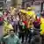 Menschen demonstrieren gegen Reformpläne der Regierung Petro in Kolumbien